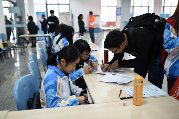 DSC_1540_缩小大小.JPG 0838837a6b6d0107688f2feba040d37e.jpg