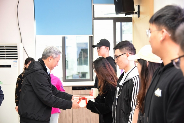 赠书.jpg 赠书.jpg