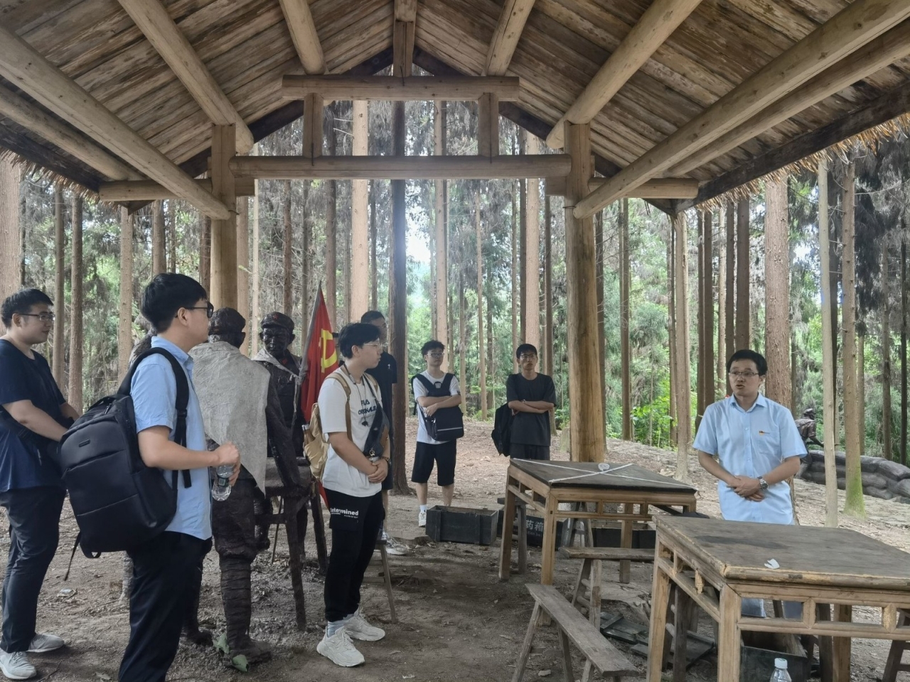 机电学院研究生党支部开展“重走长征路，启航新征程”主题党日活动