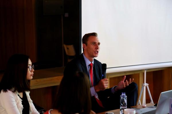 【成电下午茶】原芝加哥大学招生官Jeffrey与学子分享美国留学技巧