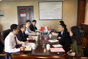 新加坡驻成都总领事陈知恩来校访问