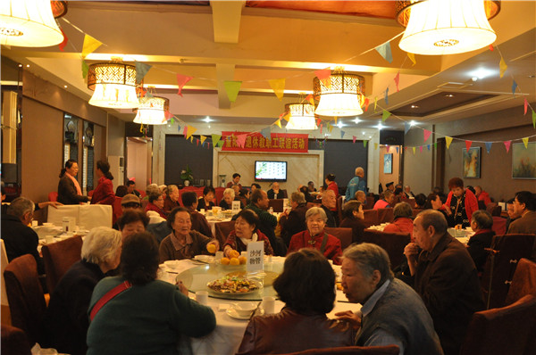 后勤保障部举行退休职工重阳节活动