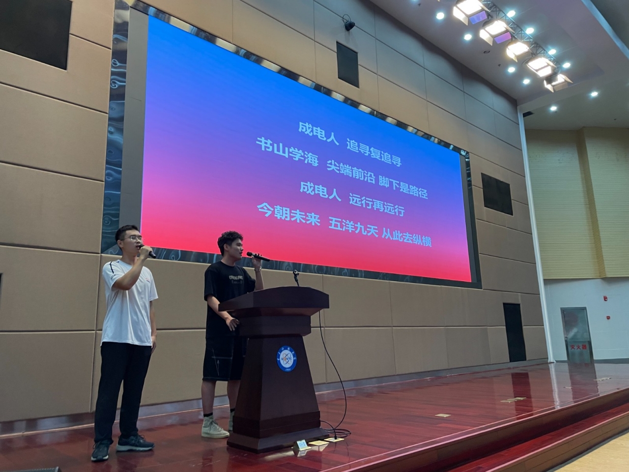 格拉斯哥.jpg 0206479e4414f39afd9cb6f08a11873d_7be09.j