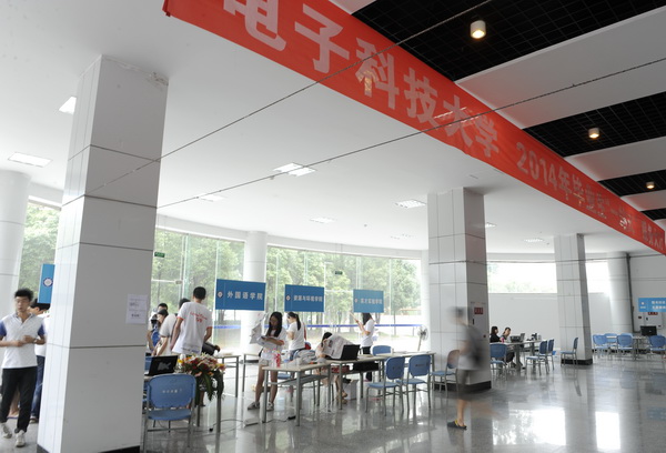 学校首设“一站式服务”送别毕业生