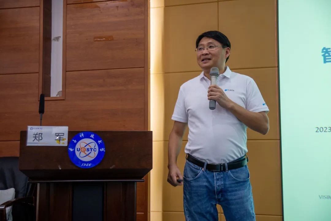 上海为旌科技有限公司创始人兼CEO郑军分享智能驾驶芯片的关键技术及挑战
