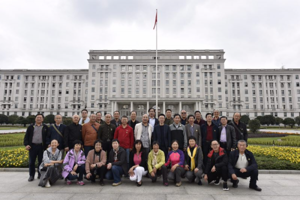 78级机电学院校友阔别40载重聚母校