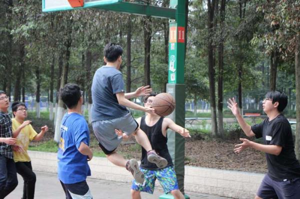 【毕业季】资环学院举办“情留资环，筑梦远方”系列运动会为毕业生送祝福