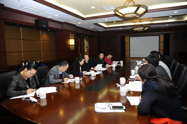 学校召开学习贯彻十八届六中全会精神会议