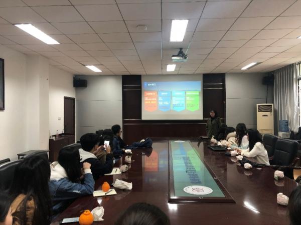 通信学院研究生职业发展中心召开优势学科研究生就业分析会