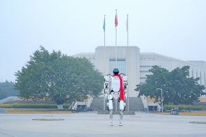 电子科大团队新春献礼 “天行者1号”与母校共贺佳节