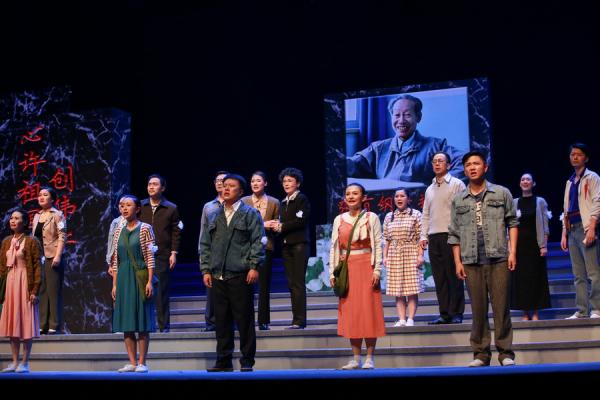 huaju_0019_缩小大小.jpg 05c4b4181ab44aa331d38bda73b05eae.jpg