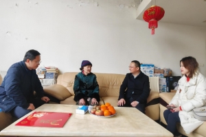 学校统一战线开展老同志走访慰问活动