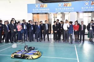 香港特首林郑月娥来访  点赞我校人工智能成果