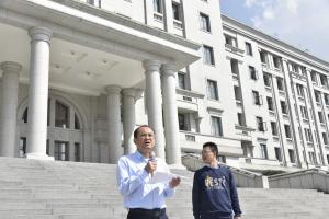 国家扶贫日：成电师生奏响扶贫“交响曲”