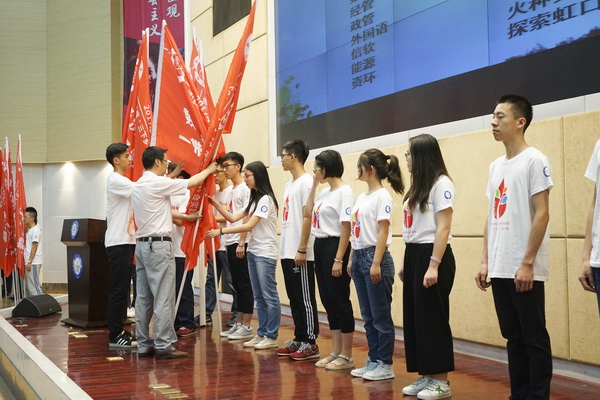 图14:学校举行2017年暑期社会实践出征仪式.jpg 图14:学校举行2017年暑期社会实践出征仪式.jpg