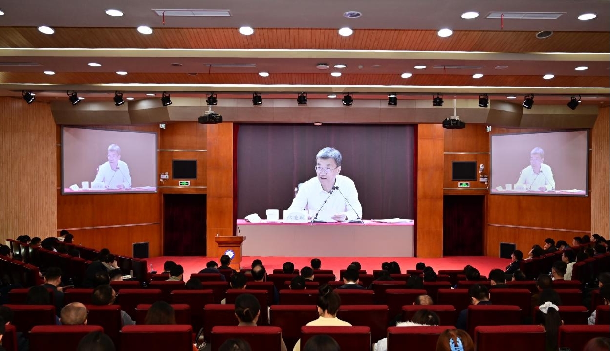 学校举行2025年党员基本培训第三次集中大课