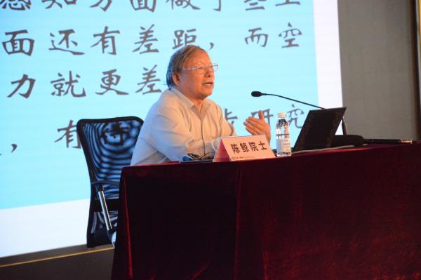 陈鲸院士为青少年高校科学营电子科大分营作科普讲座