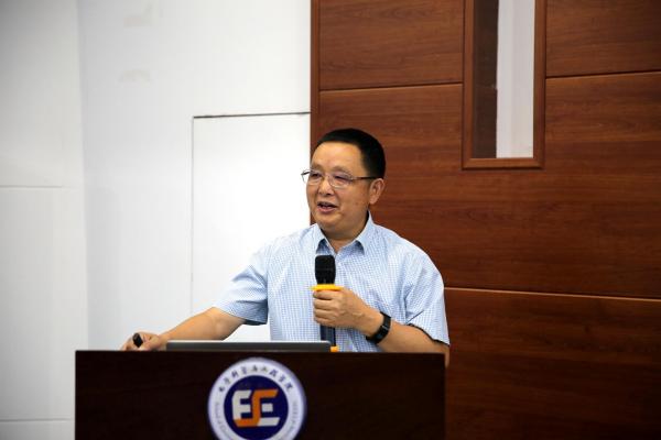 【成电讲坛】感动中国2018年度人物张渠伟谈奋斗