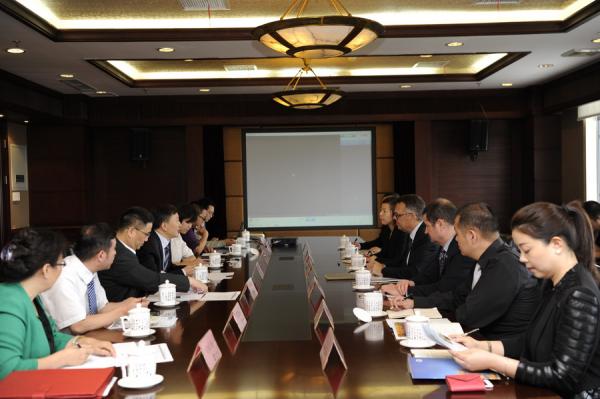 澳大利亚拉筹伯大学校长John Dewar一行来校访问