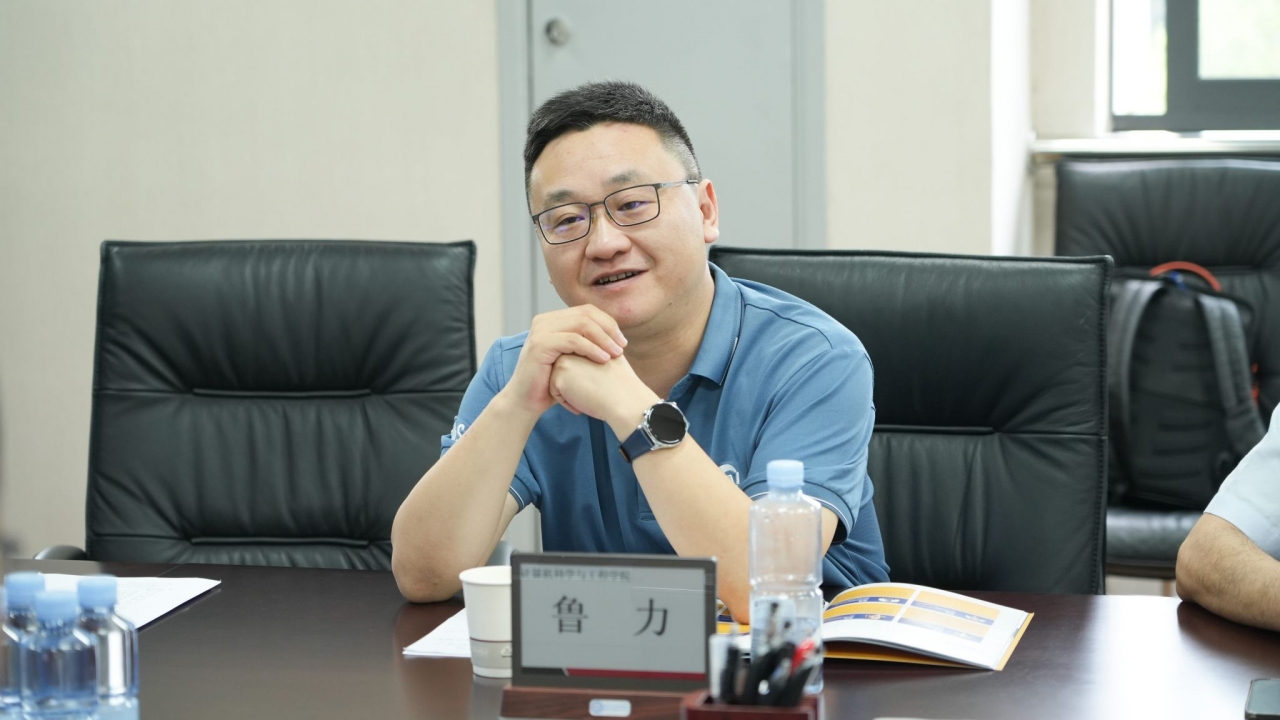 FEF1CC354A22F95BEA3A8AA0F7F_A44D00A4_2B0