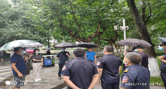 “疫”起前行 成电卫士齐心协力守护校园安全