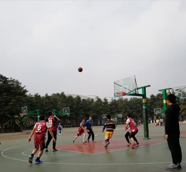 信息与通信工程学院2018级研究生新生篮球赛落幕