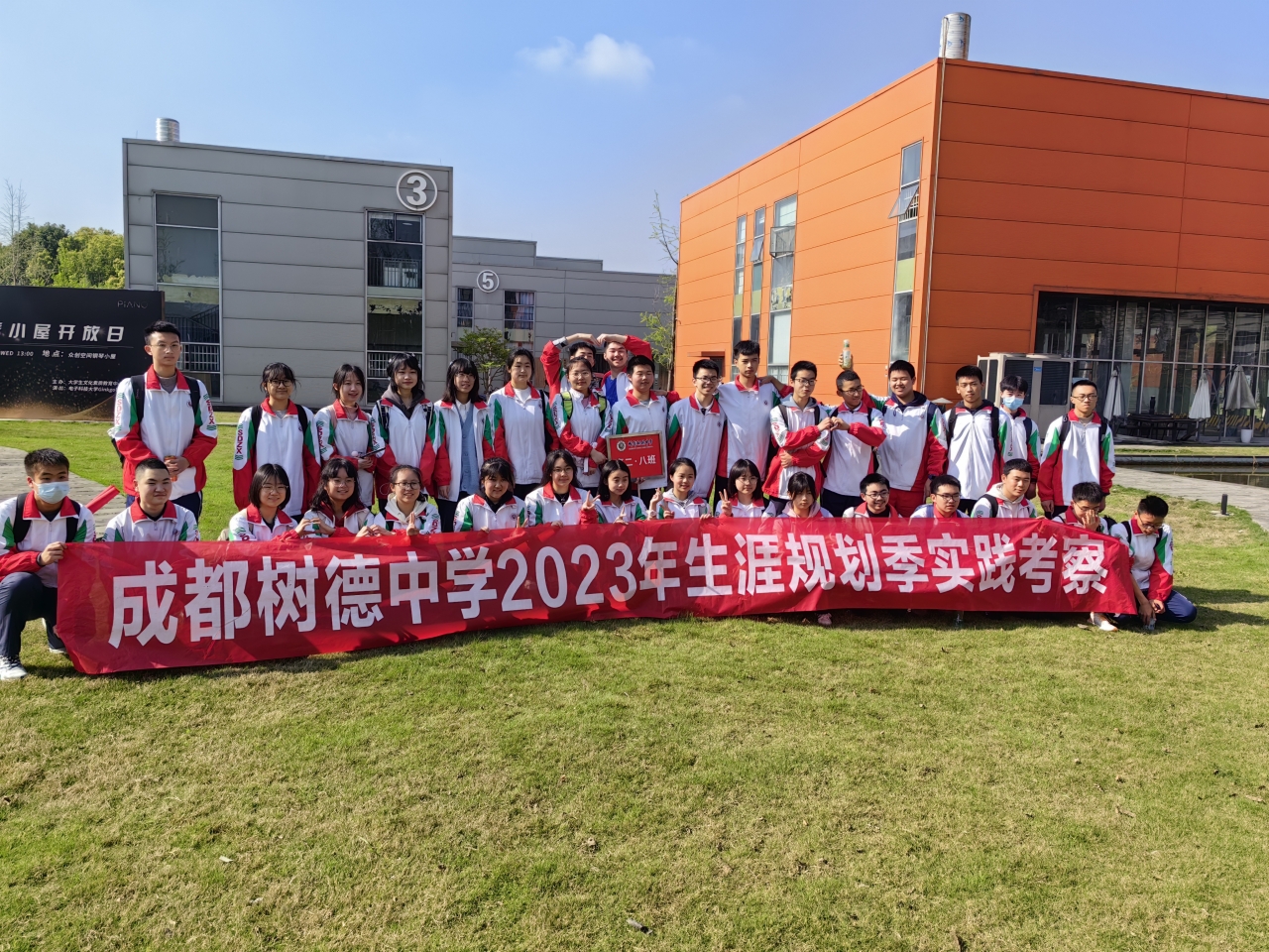 电子4.jpg 0b1d95b3751c16780884483e4fa14572_ea9c7.j