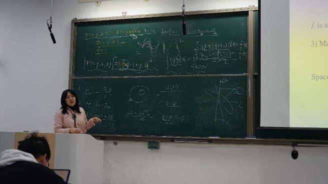 课程组老师授课5.jpg 0bb9db7e846f59eb5d3a132353165024_b4352.j