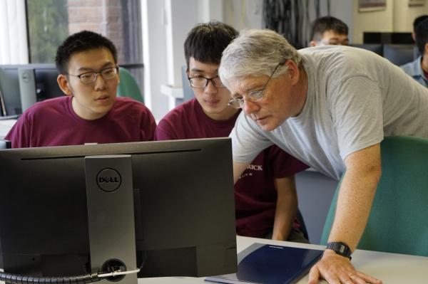 利莫瑞克大学老师细心指导.JPG 利莫瑞克大学老师细心指导.JPG