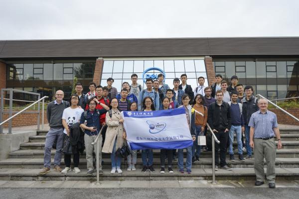 参观戴尔实验室.JPG 0c8b405ed9ae351967950ecdbc40d21b.jpg