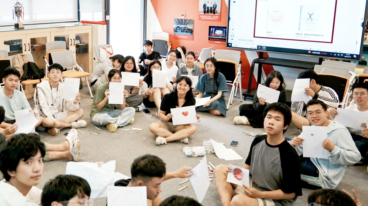 学院同步在海南校区开展“5·25”心理健康文化月活动,荣获校级特等奖_副本.jpg 学院同步在海南校区开展“5·25”心理健康文化月活动,荣获校级特等奖_副本.jpg