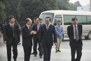 教育部副部长郝平在出席亚洲青年文明对话论坛期间来校视察指导工作