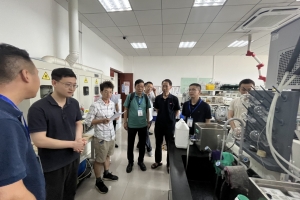 校领导带队开展暑假期间及迎接大运会实验室安全检查