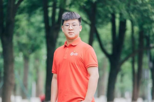 张世奇.jpg 张世奇.jpg