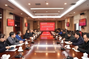学校党委理论学习中心组（扩大）会议听取专家辅导报告 深入学习党的十九届五中全会精神