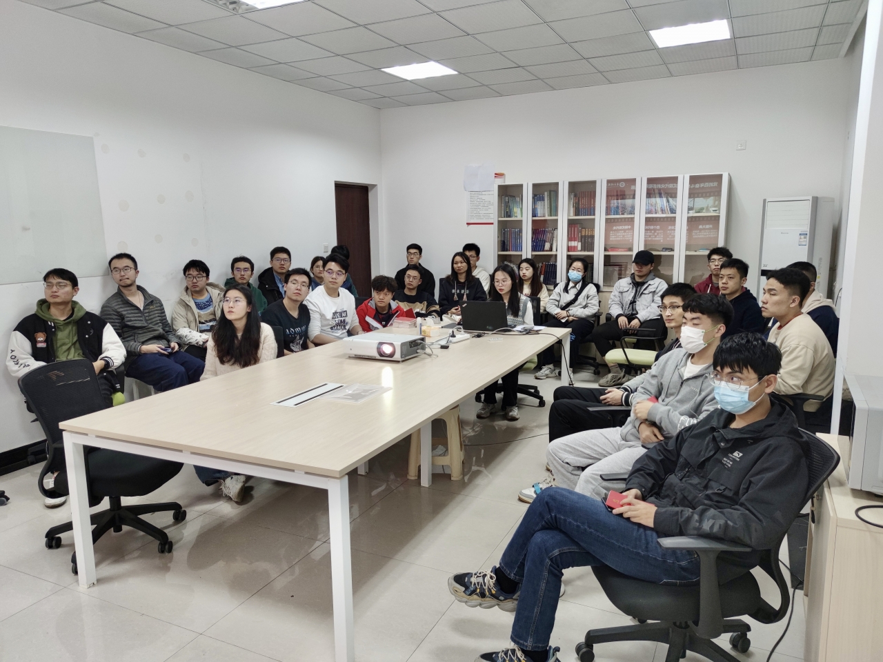 4(2)思想建设活动照片(右上).jpg 4(2)思想建设活动照片(右上).jpg