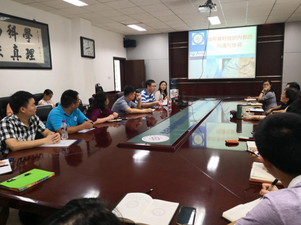 通信学院开展机关工作人员系列培训