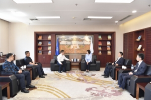 武侯区委副书记、区长景波一行来校访问