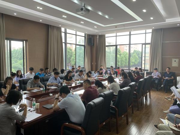 学校布置暑期学生工作和2019年迎新等工作