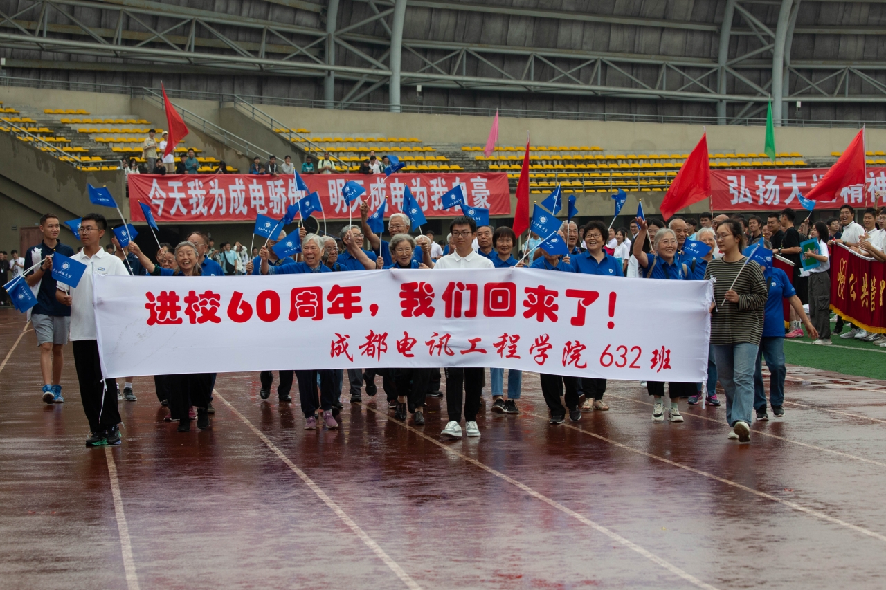 60年校友特写.jpg 10e20b5b37dcb781042e8adf8e9c180b.jpg