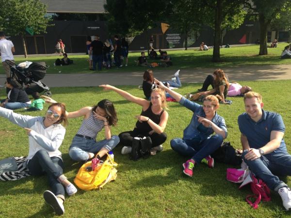 外国同学们.jpg 外国同学们.jpg