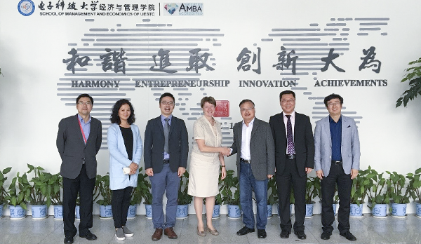 布里斯托大学经济、金融和管理学院院长一行访问经管学院