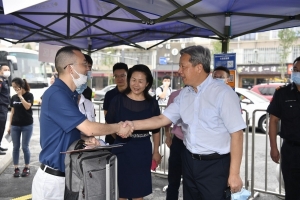 【迎新】校领导看望慰问2020级研究生新生