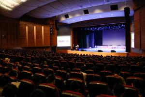 【改革视点】微固学院“教授进班级”活动启动