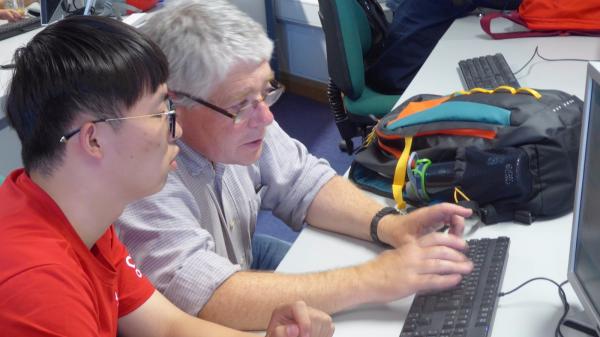 图3.利默里克大学老师耐心指导.JPG 12cfb9a7e2796ebdea9e1dc1f6e9f168.jpg