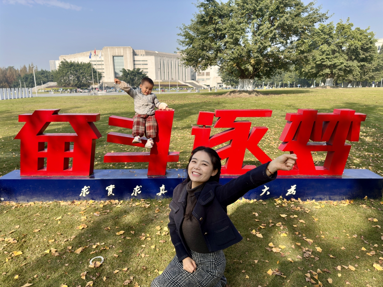 何烨4.jpg 何烨4.jpg