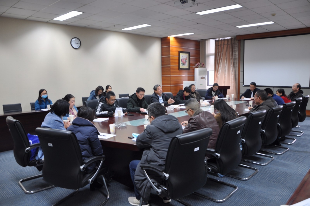 学校召开大面积核心基础课程研讨会