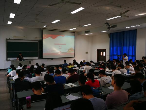 通信学院辅导员宣讲团举行报告会