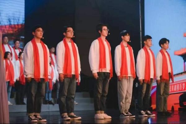 我和我的祖国1.jpg 13fe53833a255735d0d6e24d371b5bf4.jpg