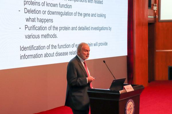 【成电讲坛】诺奖得主米歇尔揭示生物领域的奥秘